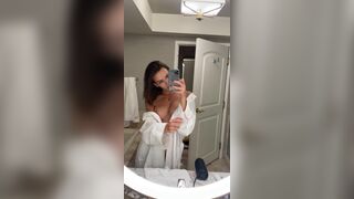 Rachel Cook Naked Mirror Teasing Leak