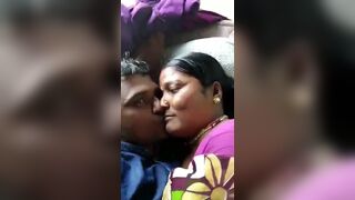 Nephew kisses with rustic aunty
 Indian Video Tape