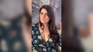 Do You Like A Mom In A Sundress?? [Reddit Video]