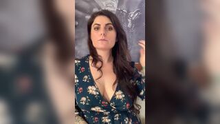 Do You Like A Mom In A Sundress?? [Reddit Video]