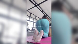 JennaWicked Feet Fetish while Working Out Onlyfans 4k