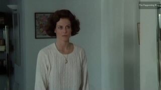 Sigourney Weaver Naked & Hot – Half Moon Street (16 Pics + Video Tape)