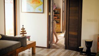 Ellie Leen Teases Her Nude Body in Dripping Wet Video