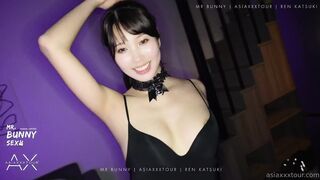 Asiaxxxtour Guy Teases Pussy In Amateur Video