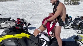 ナラフィットネスが雪道走行中に雪に埋もれる映像が流出