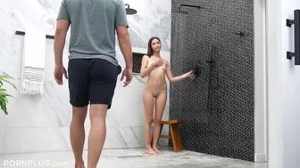 Layla Jenner se fait désirer et se fait prendre violemment dans une vidéo de douche torride