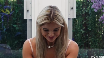 Latina gostosa exibe seu bumbum enorme neste vídeo de audição épico