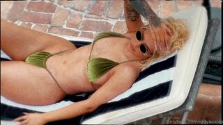 Iggy Azalea Naked Green Bikini by the Pool Photoshoot Video Tape