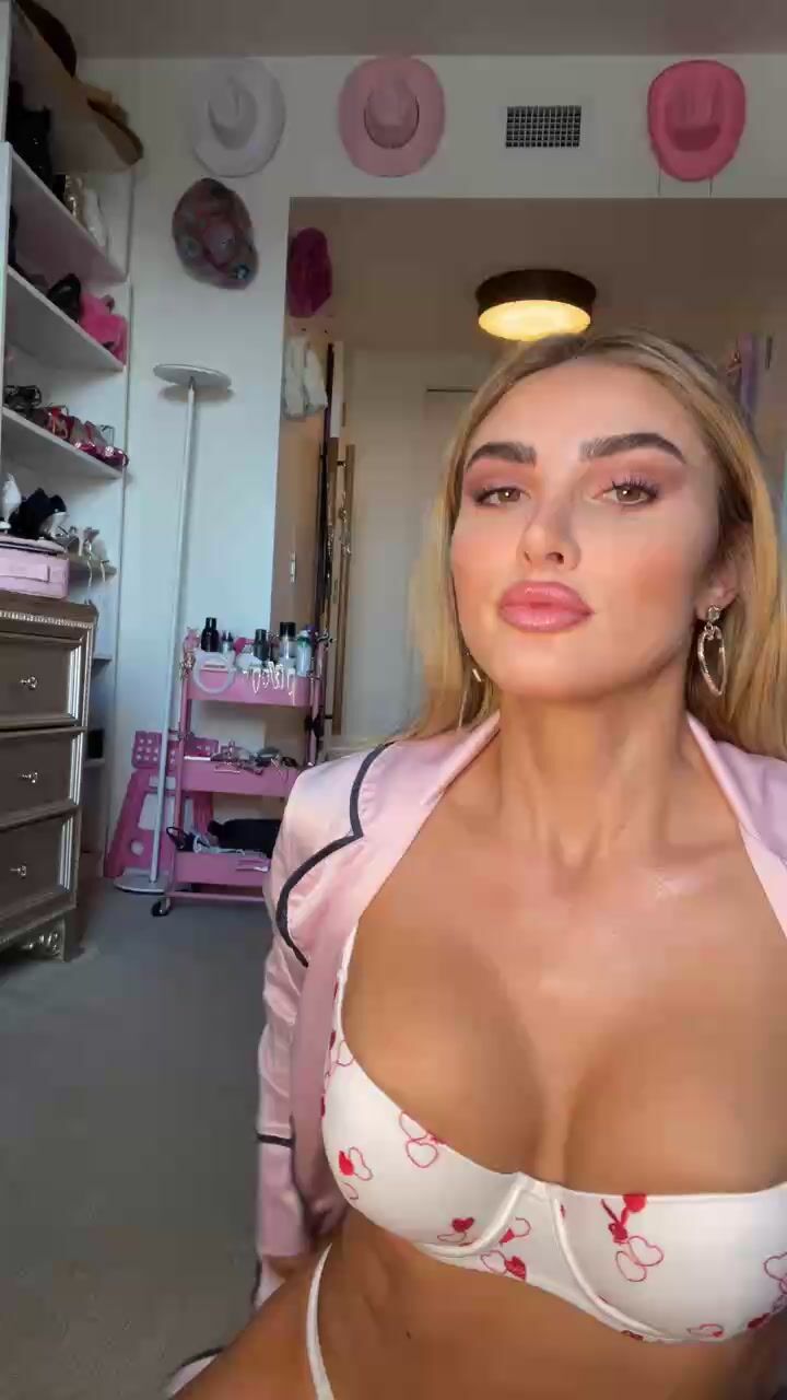 Kenzie Anne - OF Live Stream Trying On, Solo + Countdown Feb 2023