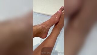 Demirose Washing Her Feet Onlyfans Leaked Video