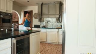 Roxie Sinner Gets Rescued By A Firefighterâ¬