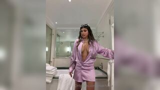 Mia Khalifa Bouncing Her Big Booty Before Take A Bath Onlyfans Leaked Video