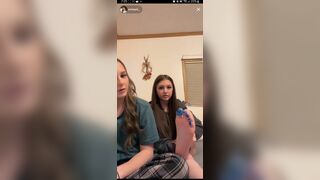 emowii_ and her sister nessa were live for over an hour. Countdown.
[Reddit Video]