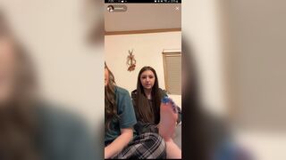 emowii_ and her sister nessa were live for over an hour. Countdown.
[Reddit Video]