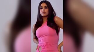 Janhvi Kapoor
[Reddit Video]