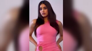 Janhvi Kapoor
[Reddit Video]