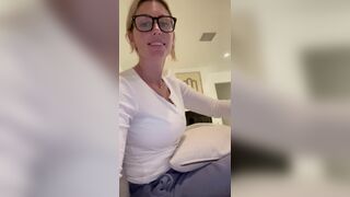 Diorabaird Saggy Boobs Taking Out For Her Viewers Onlyfans Leaked Video