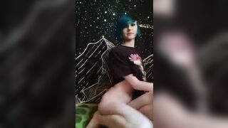 Sexy Emo chicks shows her perfect ass and juicy pussy