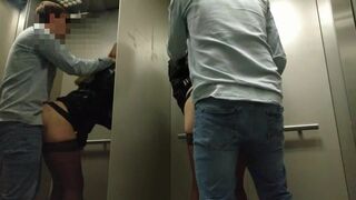 Voyeur couple does risky public porno in an elevator