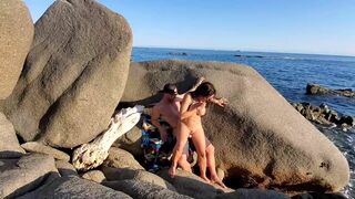 Fantastic porno on the beach with a fantastic woman