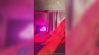 iggyazalea Horny Girl On Bed Onlyfans Leaked Video