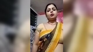 Desi housewife shows off her boobs and pussy in sandas
 Indian Video