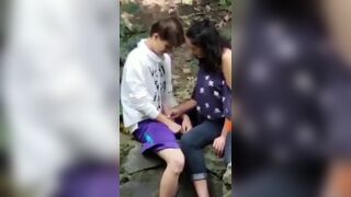 Indian girl openly gave handjob to her British boyfriend
 Indian Video