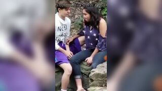 Indian girl openly gave handjob to her British boyfriend
 Indian Video