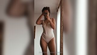 Short Hair Hot Teen Shows Her Figure OnlyFans Leaked Video