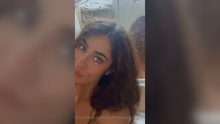 Andreeababylapin Nasty Babe Showing her Ass on the Mirror Onlyfans Video