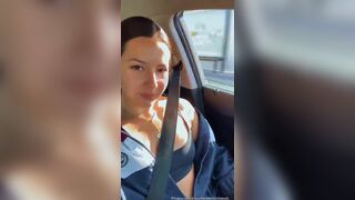 Ellenzinhaexib Shows Her Nipple In Her Car While Going To Work