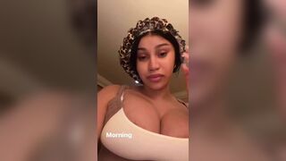 Cardi B Curvy Babe Solo In Room