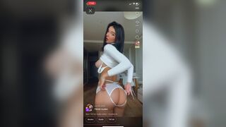 Gorgeous Babe Shows Her Booty While Wearing Lingerie TikTok Video