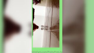 Prettypinklily Sexy Babe Suck Dilodo While Bathing Onlyfans Leaked Video