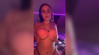 Amazing hottie with amazing tis masturbates live on periscope