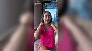 Samie Vera Hot Babe Live Showing Her Feet Replying Her Fans