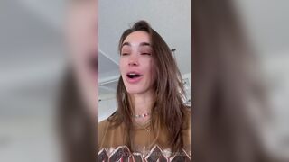 Itsnatalieroush Beautiful Cute looking Brunette Girl talking Onlyfans Video