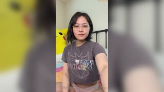 Ericasbulbasaur Nerdy Asian Spread Her Legs To Shows Her Pussy And Start to Tease It Onlyfans Video