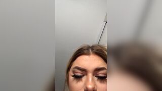 Hot Cute blonde fingering herself on periscope