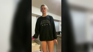 Utahjaz Naughty Babe Vibrating Her Pussy With a Vibrator Onlyfans Video