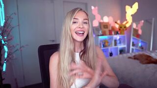 Bebahan Aka Hannah Streamer Playing Freshwomen Live Video