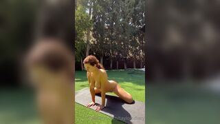 Taylorsdiary Sexy Girl Gets Naked And Doing Yoga Outdoor OnlyFans Video