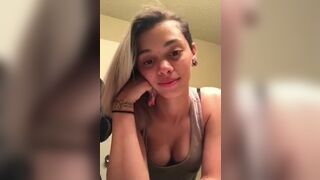 Hot pretty young showing titties on periscope