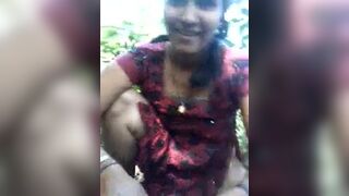 aunt sucked behind open bushes
 Indian Video