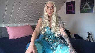 Amateur Mature German Khaleesi Cosplay Enthusiast Gives Kinky JOI