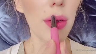 Princess Rene Pretty Babe Closeup Applying Lipstick Onlyfans Video