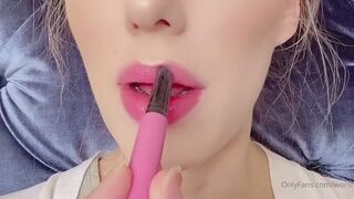 Princess Rene Pretty Babe Closeup Applying Lipstick Onlyfans Video