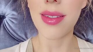 Princess Rene Pretty Babe Closeup Applying Lipstick Onlyfans Video