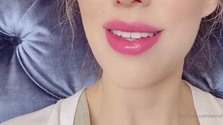 Princess Rene Pretty Babe Closeup Applying Lipstick Onlyfans Video