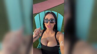 Amazing Tiktoker Exposed her big Tits While Doing Tiktok Video